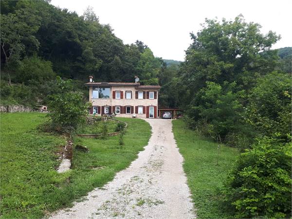 53/CA CASALE RISTRUTTURATO CAVASO DEL TOMBA (TV)